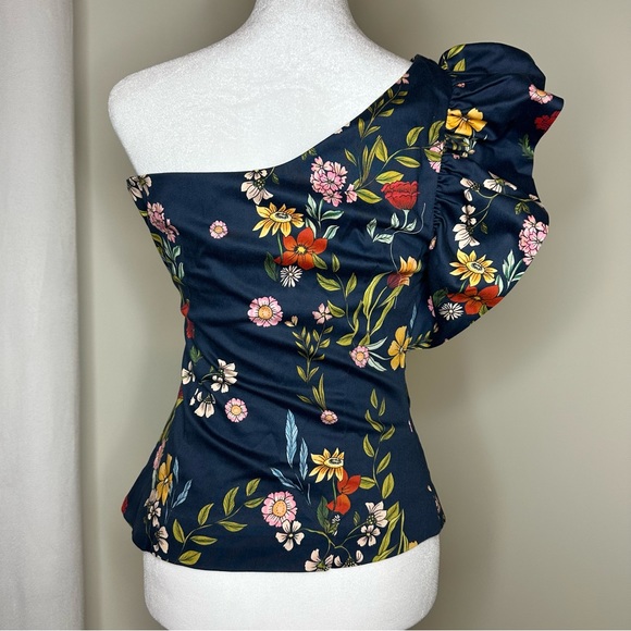 One shoulder Floral Blouse - Picture 2 of 3
